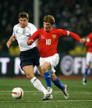 Steven Gerrard  och Andrei Arshavin