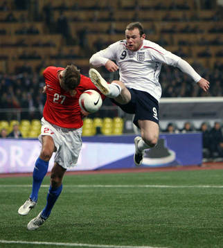 Wayne Rooney och Alexei Berezutski