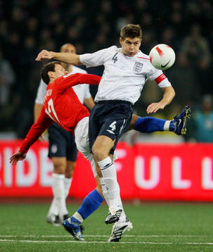 Konstatin Zyrianov och Steven Gerrard