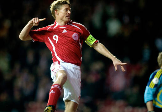 Jon Dahl Tomasson, Danmark gjorde 1-0 på straff, jubel!