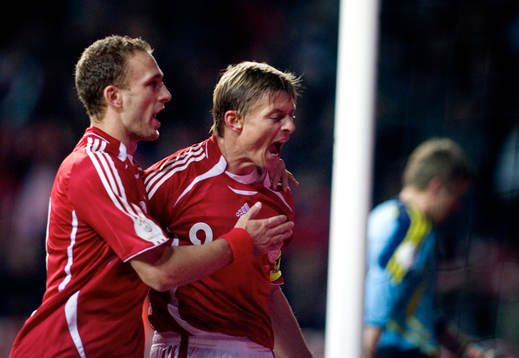 Jon Dahl Tomasson, Danmark gjorde 1-0 på straff, jubel!