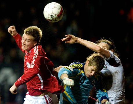 Nicklas Nendtner, Danmark och Andris Vanins (målvakt) och
