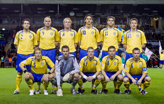bakre raden frv; Matias Concha, Olof Mellberg, Petter