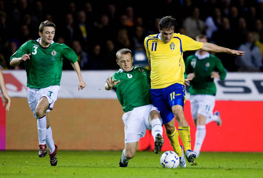 Samuel Clingan, Nordirland och Johan Elmander, Sverige