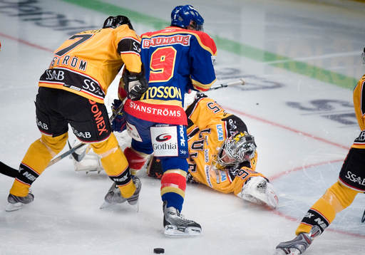 Gusten Törnqvist, målvakt, Luleå, sträcker sig