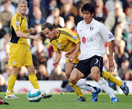 Seol Ki Hyeon och Eddie Lewis