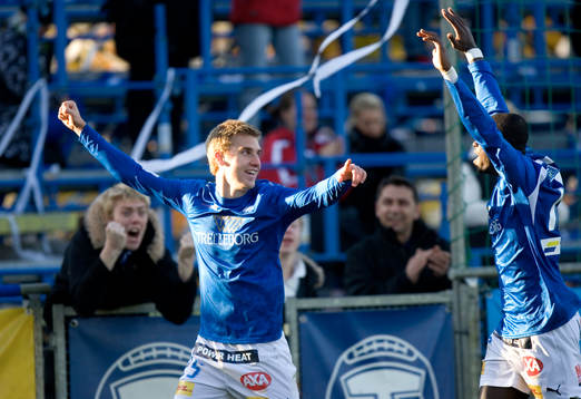 1-0, Rasmus Bengtsson, som grattas av Michael Mensah