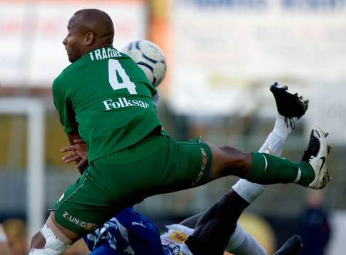 Christian Traoré i luftduell