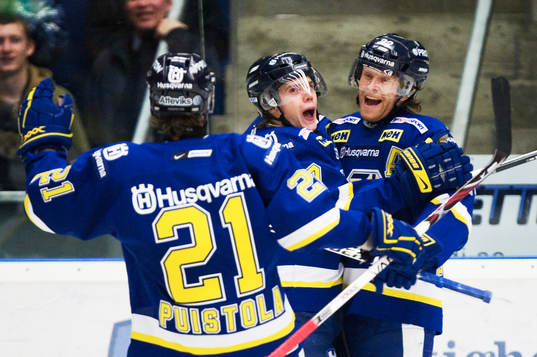 Henrik Eriksson,  Pasi Puistola, och David Petrasek, HV71