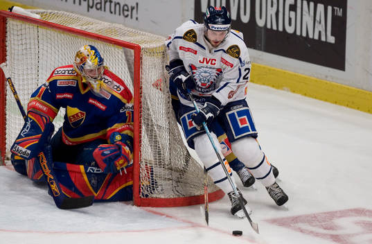 Daniel Larsson, målvakt, Djurgården, och Niklas Persson,