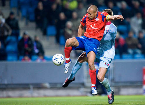 1-1 Henrik Larsson, som kvitterar med sträckt vrist