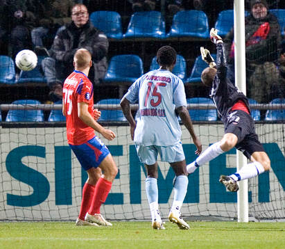 0-1, Daniel Andersson tvingas släppa in en boll i första