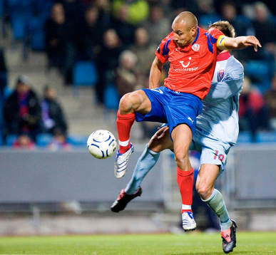 1-1 Henrik Larsson, som kvitterar med sträckt vrist