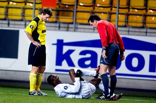 Anders Svensson, Elfsborg, skrattar åt Tamandani Wazayo