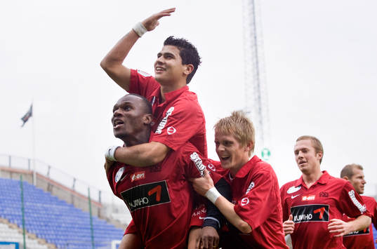 Robert Mambo-Mumba och Paulinho jubel
