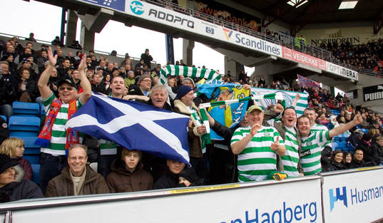 Tillresta skotska Celtic-supportrar hejade på Henrik