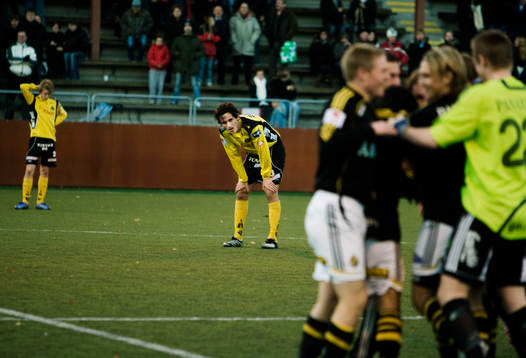 Briar Mohammed ser på AIK-spelarna