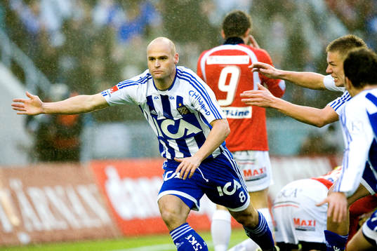1-0 Thomas Olsson som grattas av Pontus Wernbloom