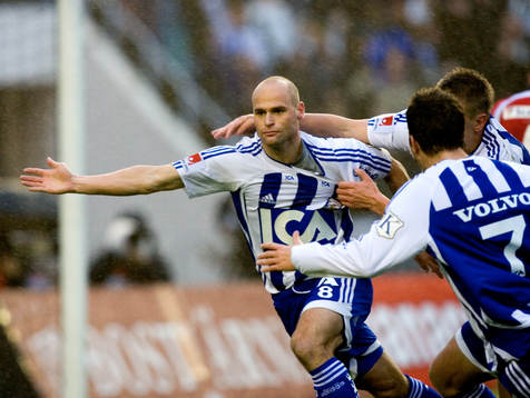 1-0, Thomas Olsson och alla vill gratta. Jubel