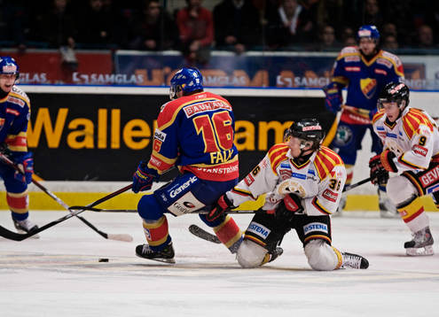 Mikael Lind, Brynäs, hakar Nichlas Falk, Djurgården