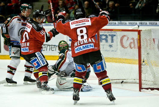 Patrick Yetman, Modo skjuter in 2-0 bakom Ari Ahonen,