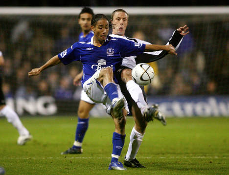 Steven Pienaar, Everton och Chris Perry, Luton