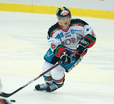 Toni Dahlman, Mora