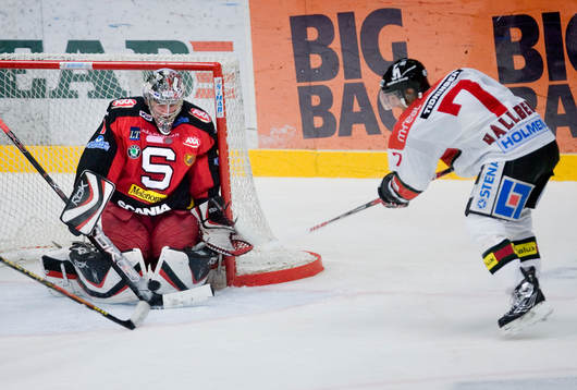 Jhonas Enroth, målvakt, Södertälje, och Per Hållberg,