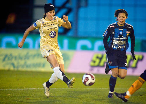 Madeleine Edlund, Umeå Sparkar in 0-1