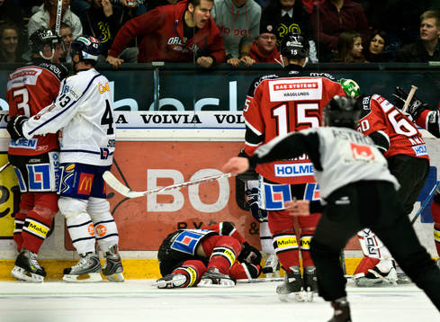 Per Svartvadet, Modo blir crosscheckad av Mattias