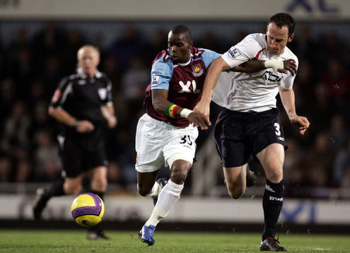 Henri Camara,  West Ham och Andrew O'Brien, Bolton