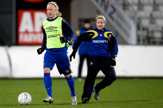 Victoria Svensson och Caroline Seger