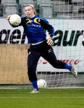 Hedvig Lindahl, Målvakt