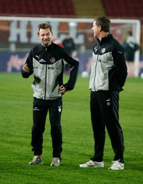 Peter Gerhardsson skojar med Stuart Baxter