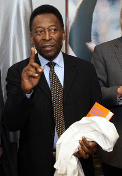 Pelé besöker Bramall Lane, världens äldsta