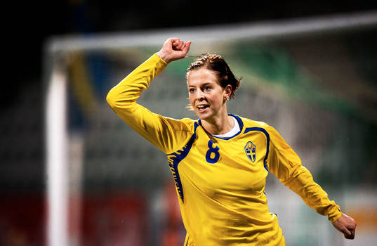 Lotta Schelin, gör Sveriges 1-4 mål och 1-2 mål jubel