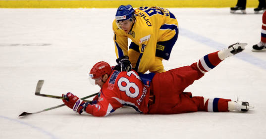 Mattias Weinhandl trycker ner Fedor Fedorov