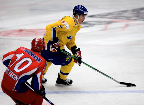Linus Videll tar sig förbi Sergey Mozyakin