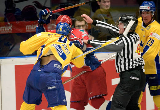 Andreas Holmqvist i slagsmål