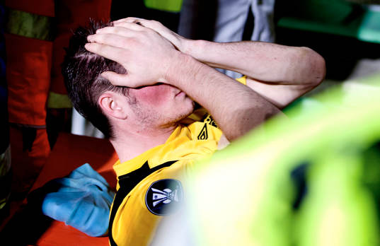 James Keene, Elfsborg, knockad, bärs ut på bår, skada