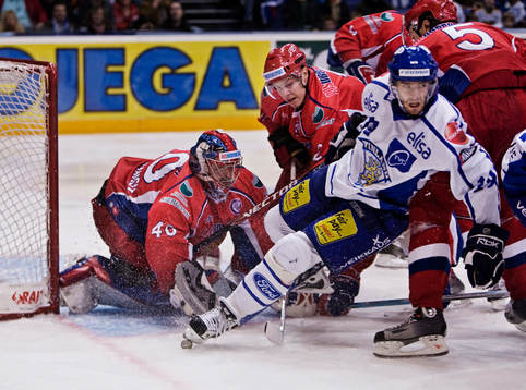 Janne Pesonen, Finland, ramlar framför Dmitrii Yachanov,