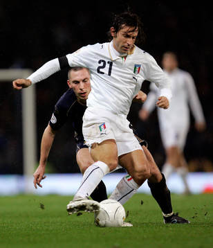 Andrea Pirlo, Italien och Scott Brown, Skottland