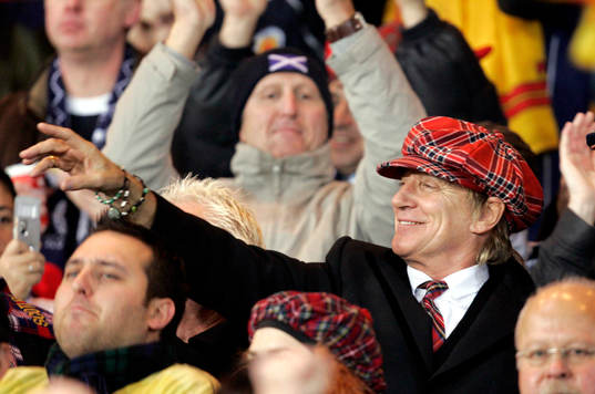 Rod Stewart i publiken. Fan, supporter, skotte