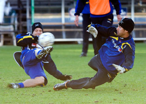 Anders Svensson och Andreas Isaksson, målvakt, Sverige
