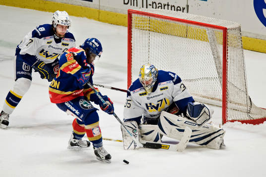 Carl Gustafsson, Djurgården, oroar framför Andreas