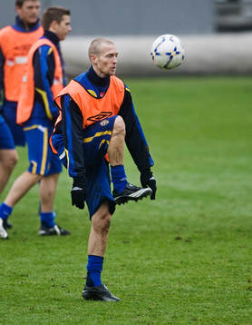 Christian Wilhelmsson lattjar med bollen