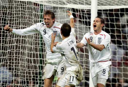 Peter Crouch jubel med Joe Cole och Frank Lampard