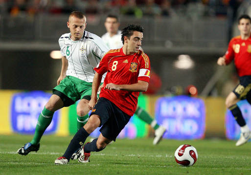 Xavi, Spanien och Sammy Clingan, Nordirland