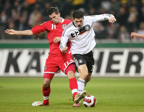 Joseph Christopher Ledley, Wales och Mario Gomez, Tyskland