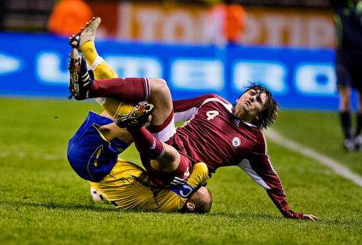 Fredrik Ljungberg, Sverige, fick Dzintars Zirnis, Lettland,